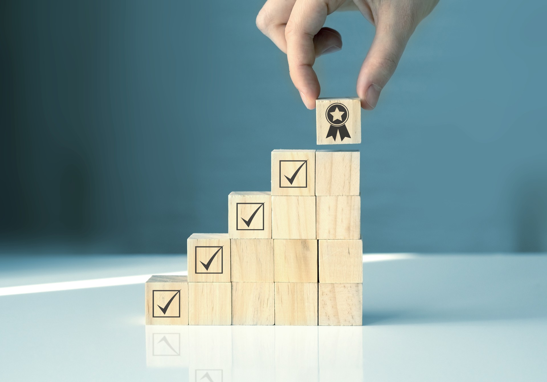 Management verantwortlich für Qualitätskontrolle, ISO-Zertifizierung. Produktqualitätsgarantie, Service und Effizienz. Geprüfte Garantie des Standards des Unternehmensprodukts.